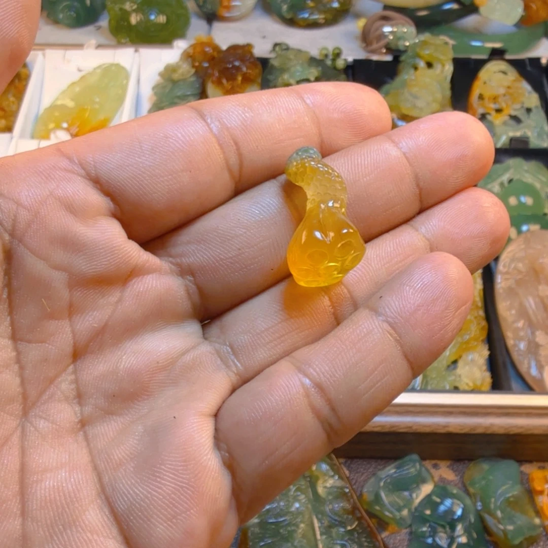 用***3蛇纹石玉未镶嵌颈饰