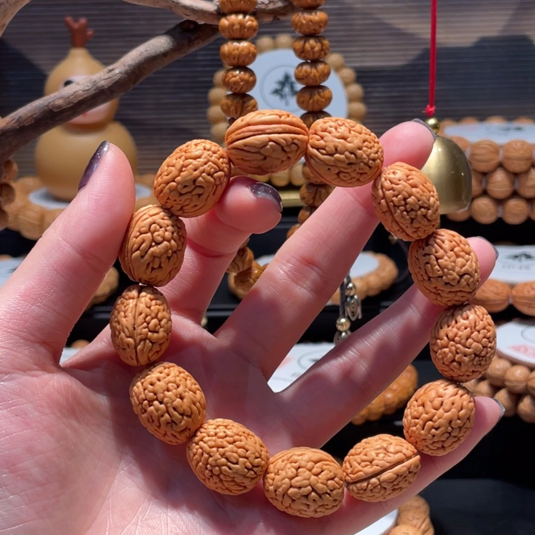 老***伟吊坠桃核钱袋子手串