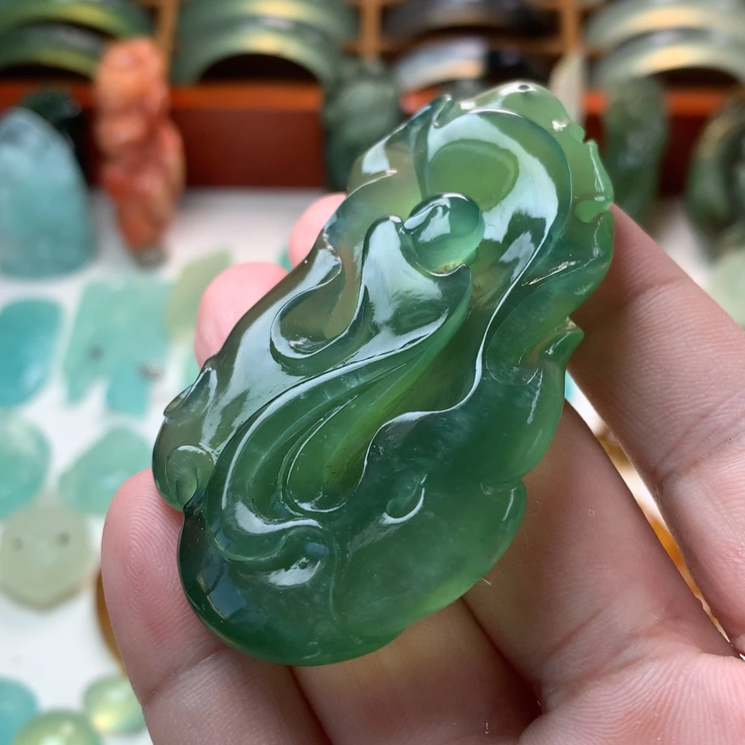 蛇纹石玉未镶嵌吊坠