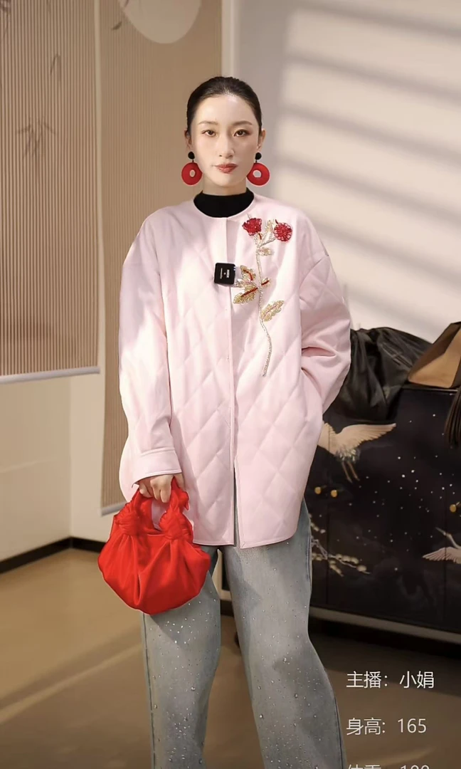 【张羽推荐】LAMAISONJADE 玉琼26春粉色羊毛圆领绗棉棉服