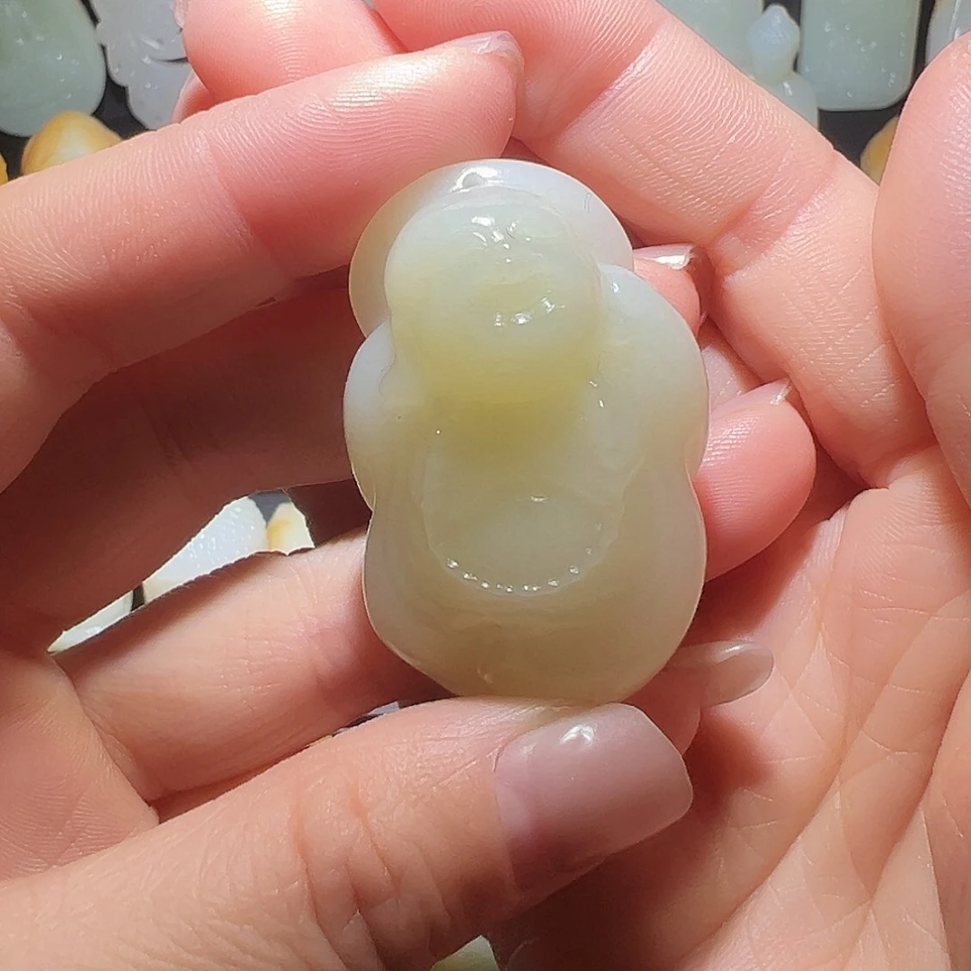 颈饰未镶嵌和田玉张****》