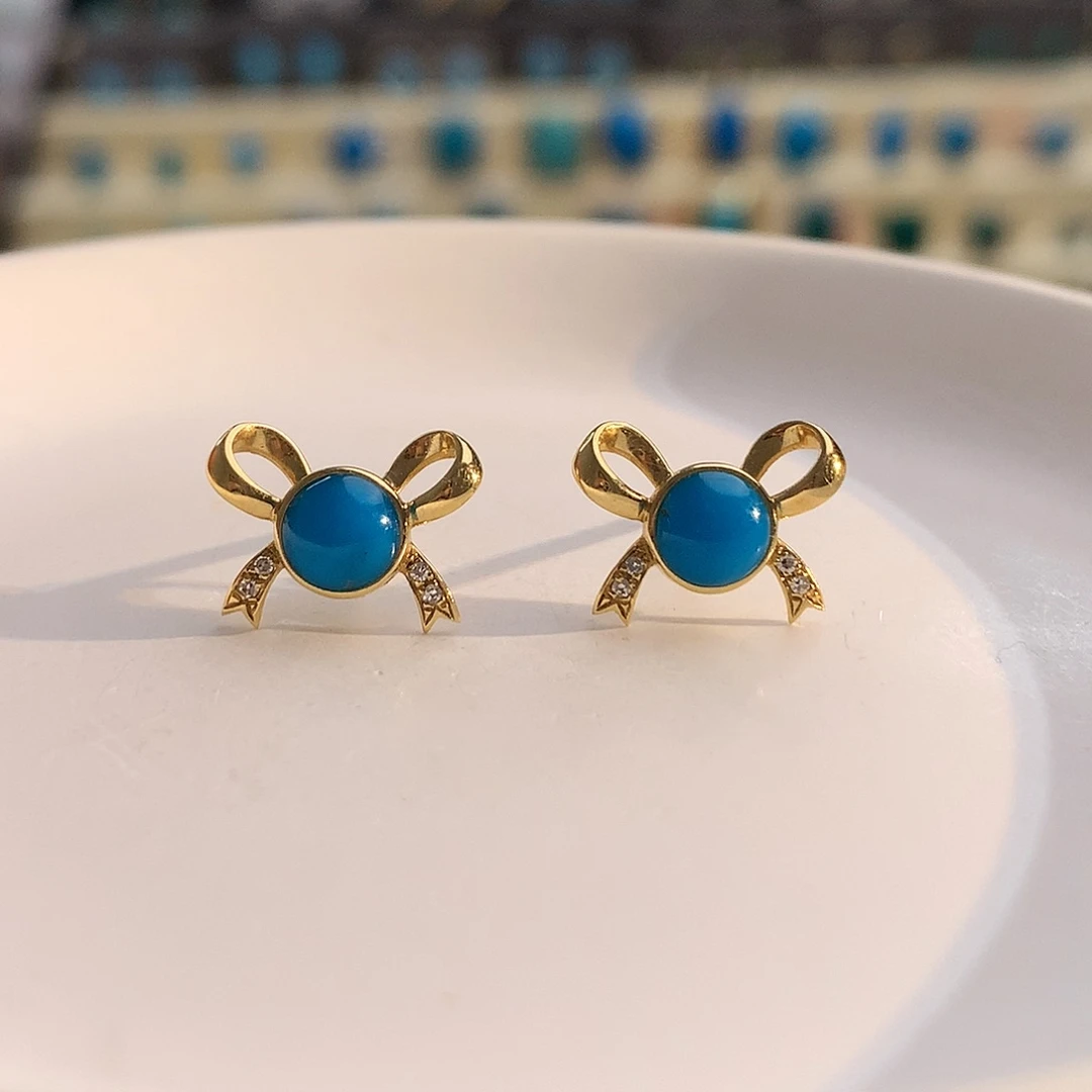 18K金镶嵌绿松石玉化蓝蝴蝶结耳钉