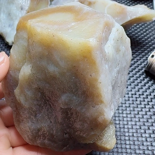 一***雅和田玉（糖玉）未镶嵌珠宝半成品