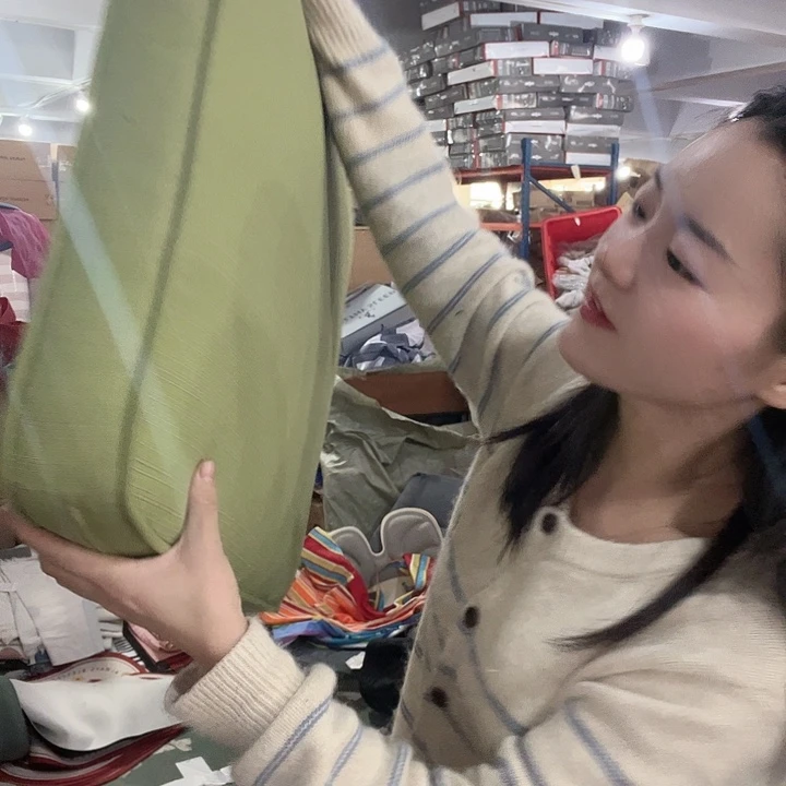 用***3绿色坐垫。    啦啦啦啦