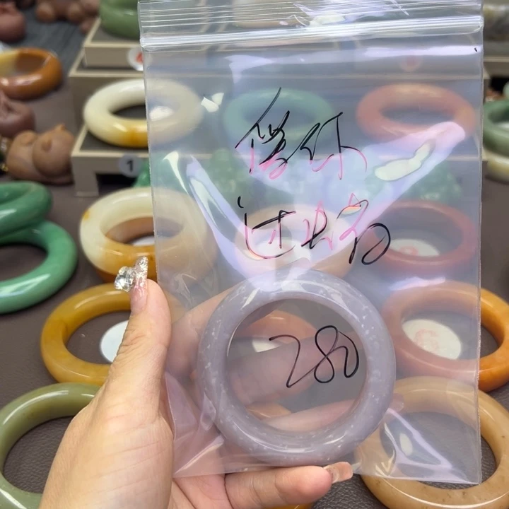 未镶嵌手镯石英岩玉?**?