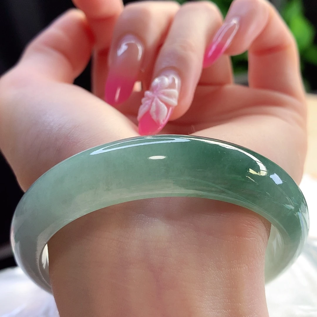 未镶嵌手镯翡翠天然A货翡翠56-57万出头冰透湖水绿 水润润