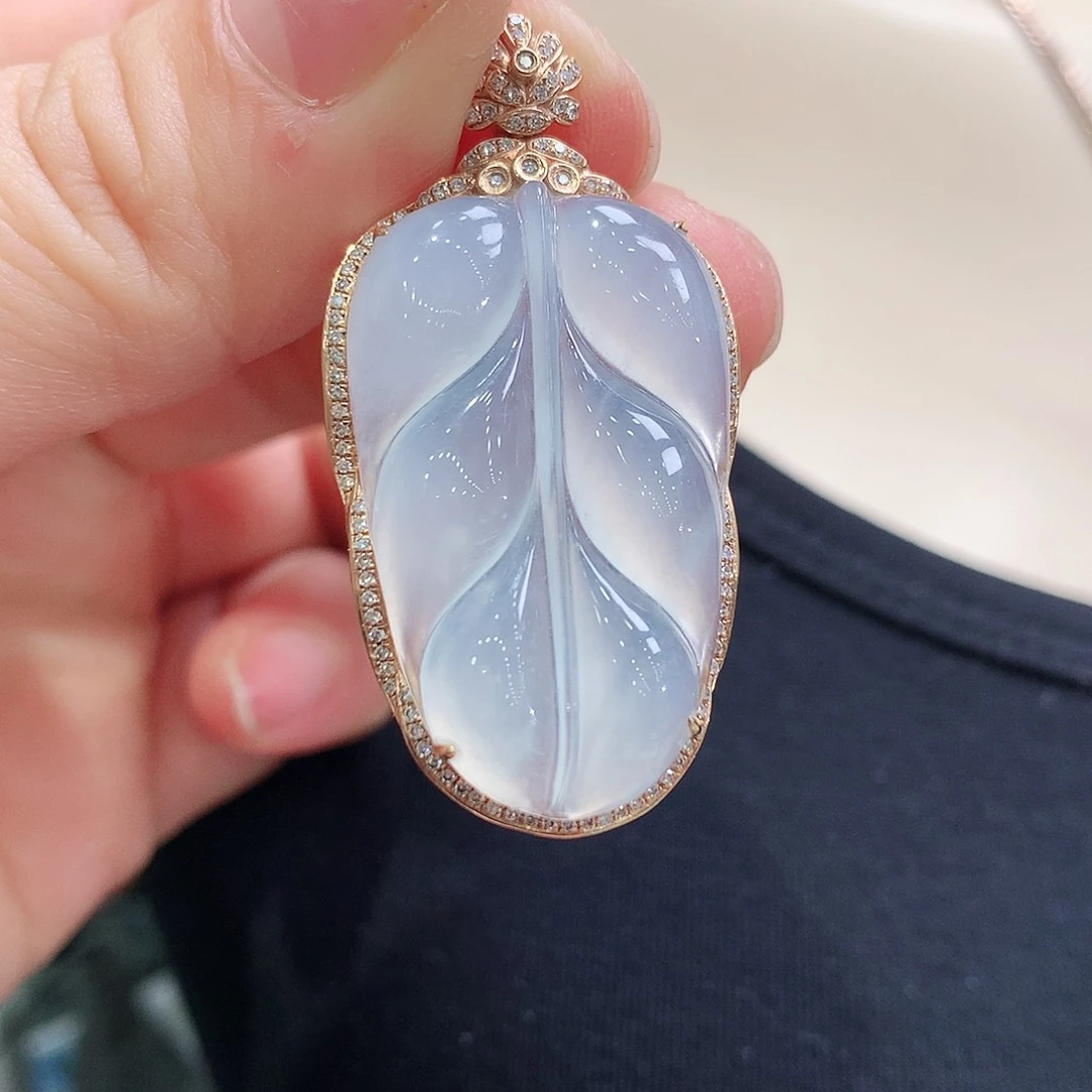 翡翠颈饰18K金镶嵌叶子