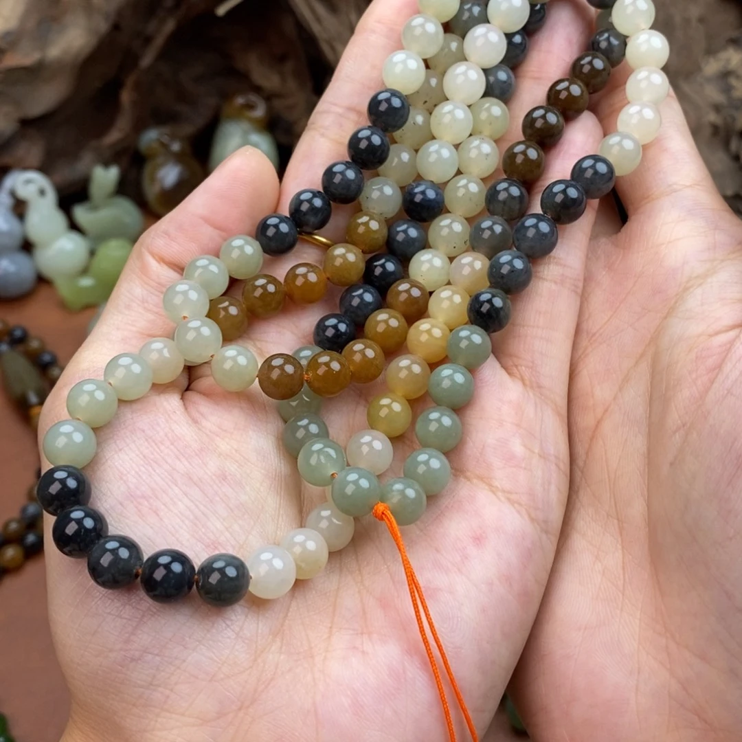 请***）和田玉未镶嵌颈饰