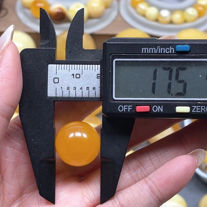 翟***.未镶嵌琥珀裸石天然