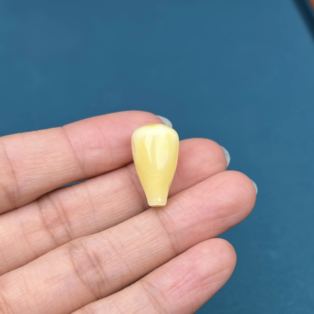 Z1792天然原矿蜜蜡 鸡油黄三通 10.5*19mm 抖音基地质检发货