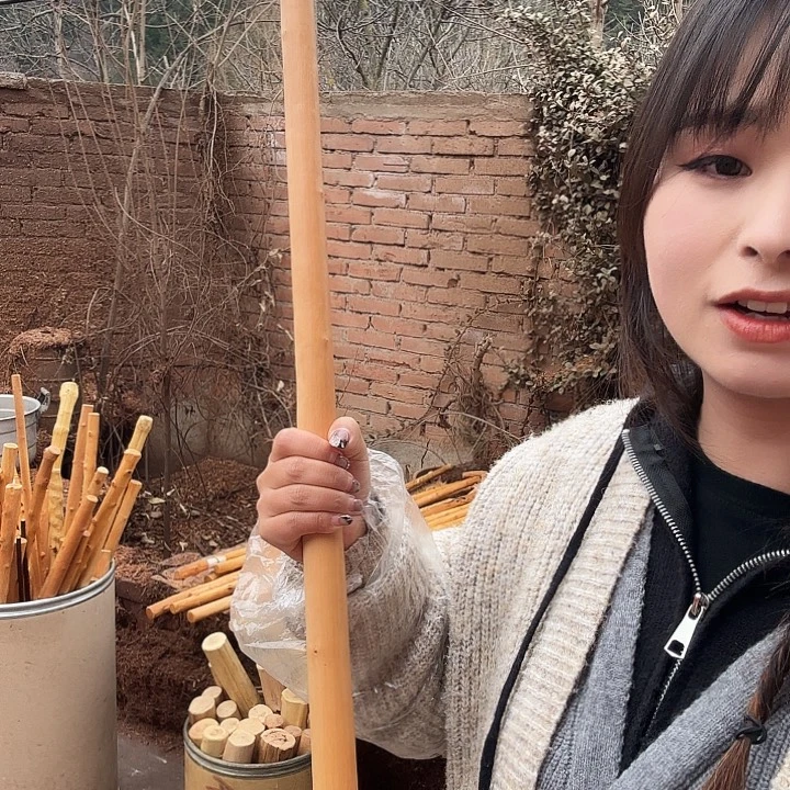 紫***瑜铁匠们的故事都很