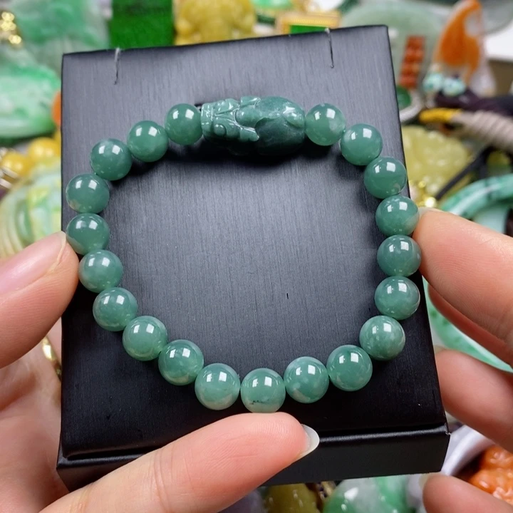 翡翠吊坠(赠链)未镶嵌