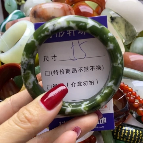 蛇纹石玉手镯未镶嵌