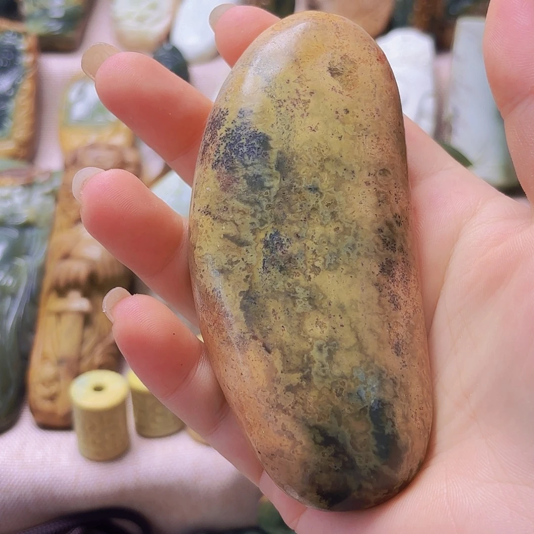 未镶嵌岫岩河磨玉（透闪石质玉）挂件