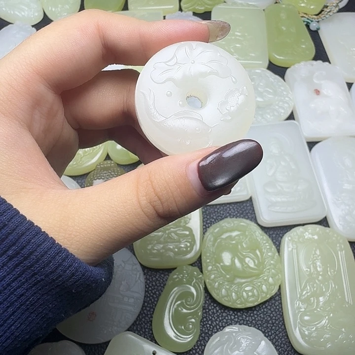 石英质玉未镶嵌颈饰