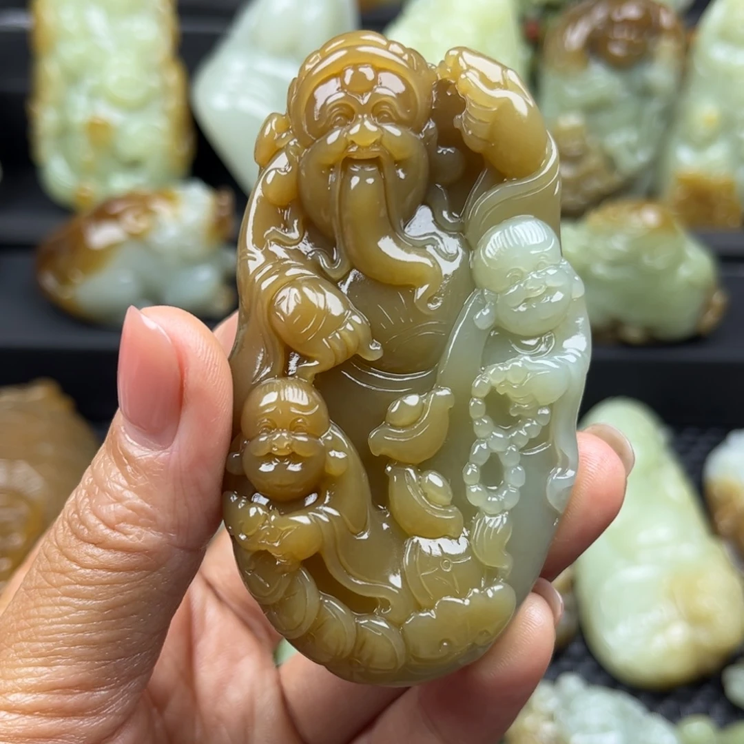 和田玉未镶嵌把件海**色