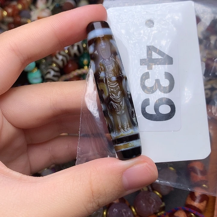 未镶嵌发一个玛瑙/玉髓