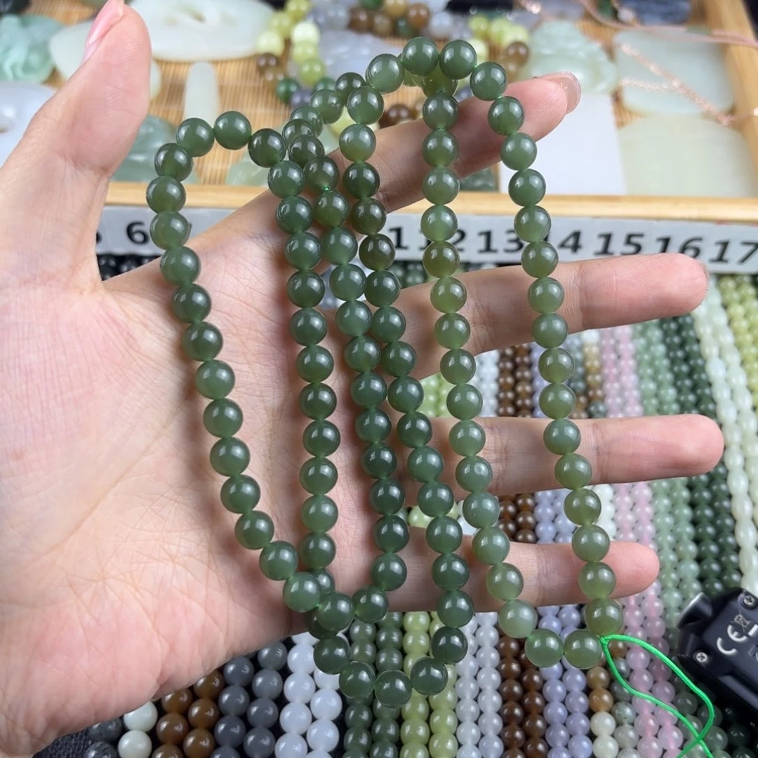 阿****颈饰未镶嵌和田玉