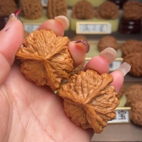 文玩核桃吊坠三棱