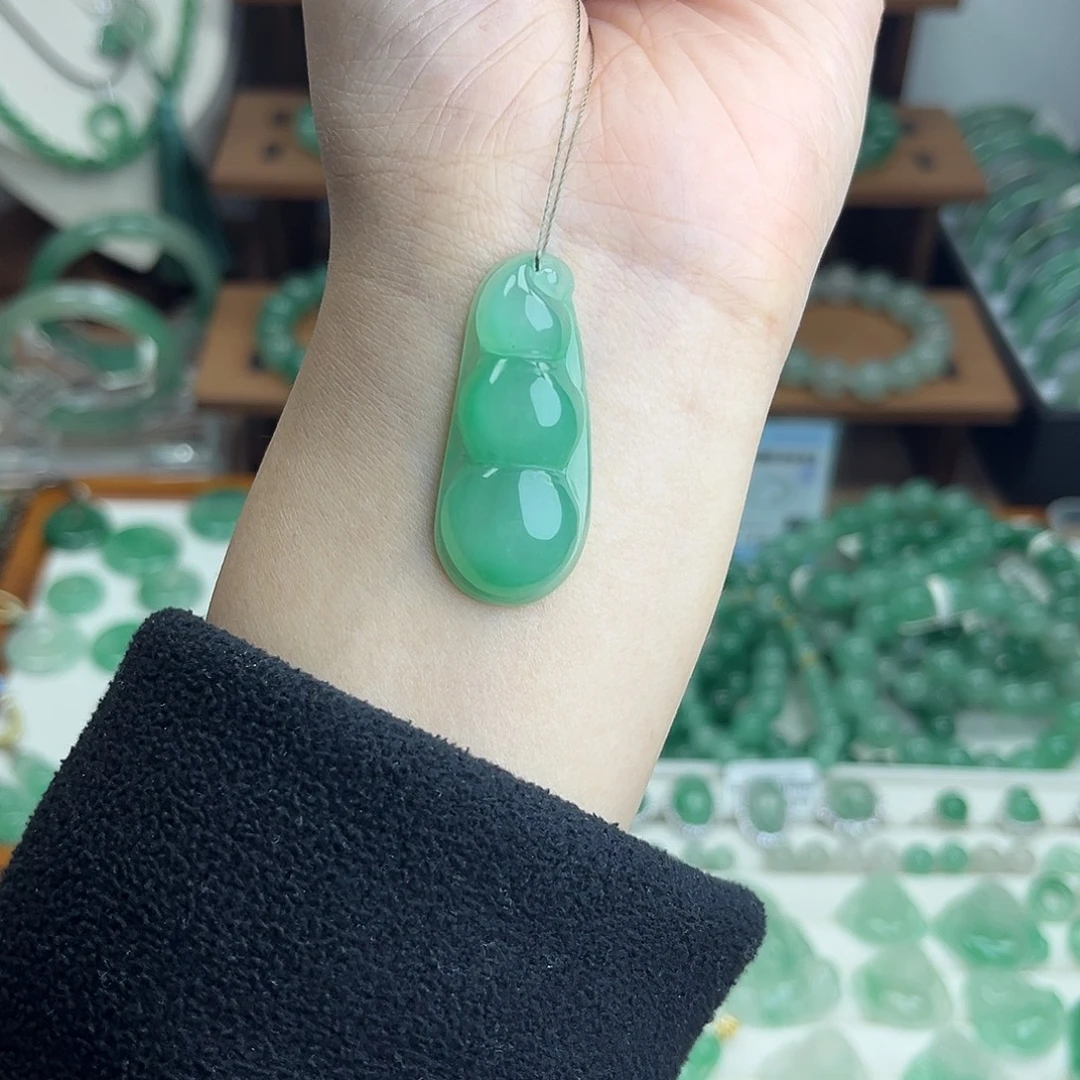 石英质玉（非洲翠）未镶嵌吊坠(不含链)福豆
