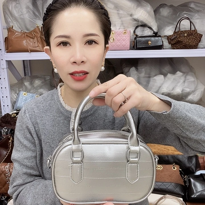 蚕丝小牛剖层皮革PU