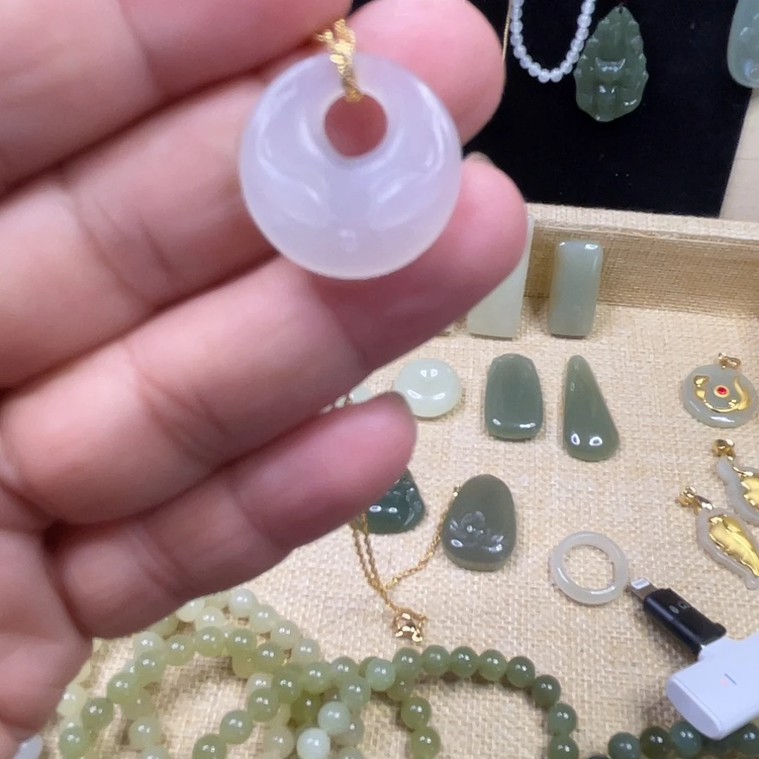 和田玉未镶嵌颈饰