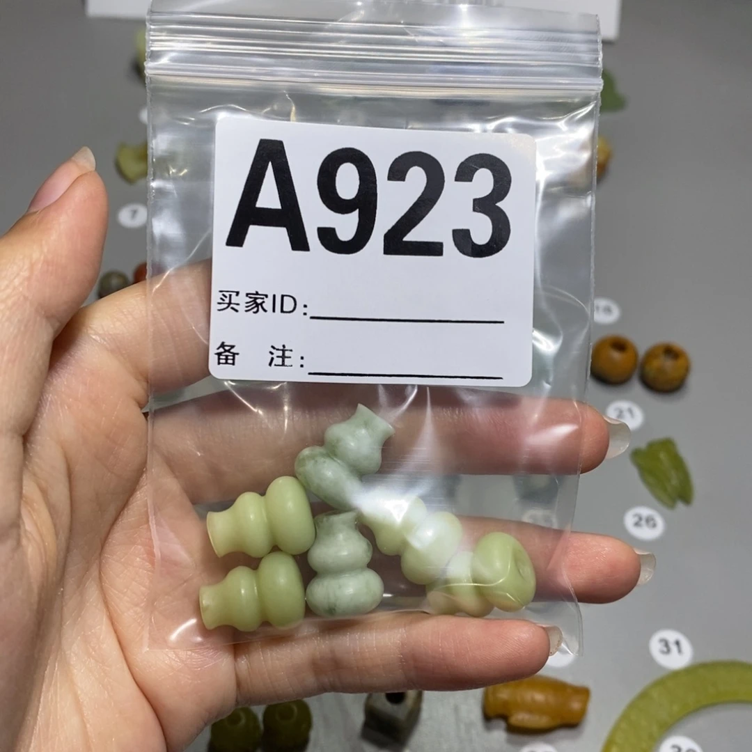 蛇纹石玉未镶嵌颈饰夏*棉