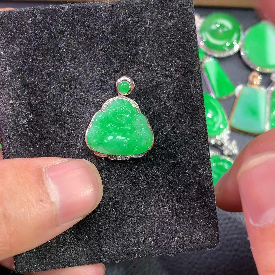 翡翠吊坠(赠链)18K金镶嵌