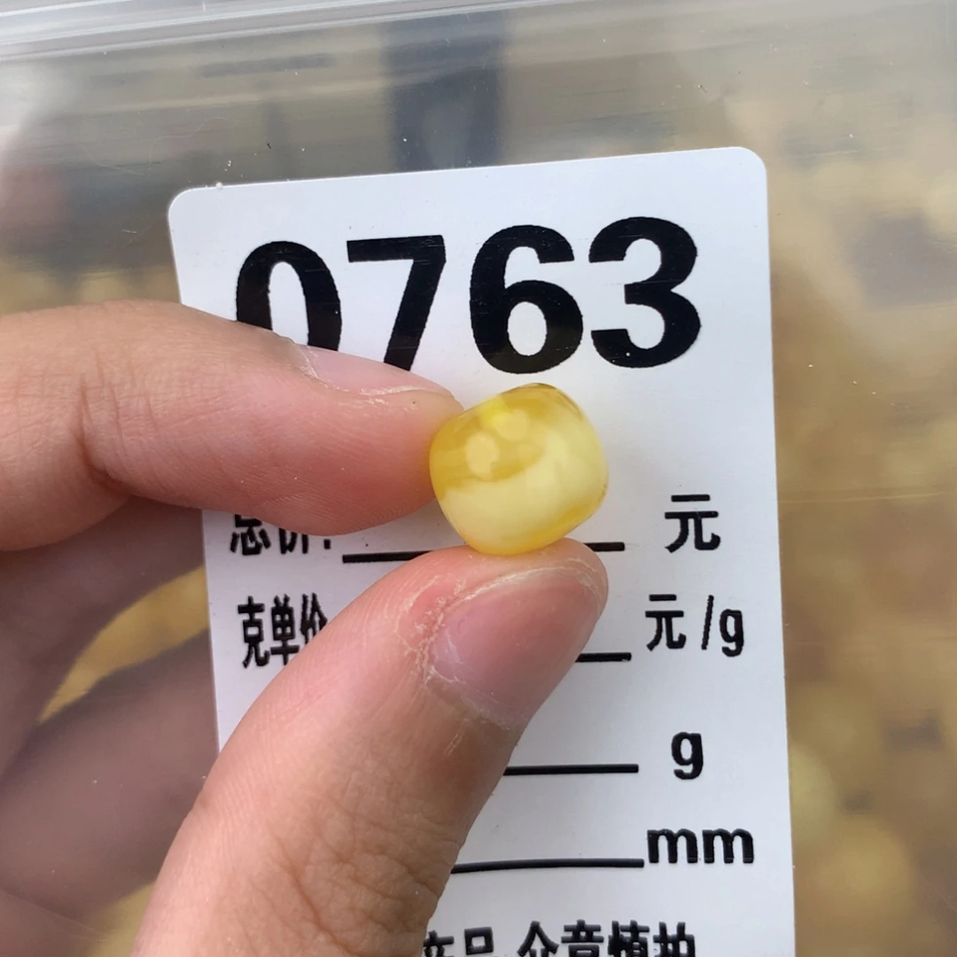 未镶嵌琥珀珠宝奇石11