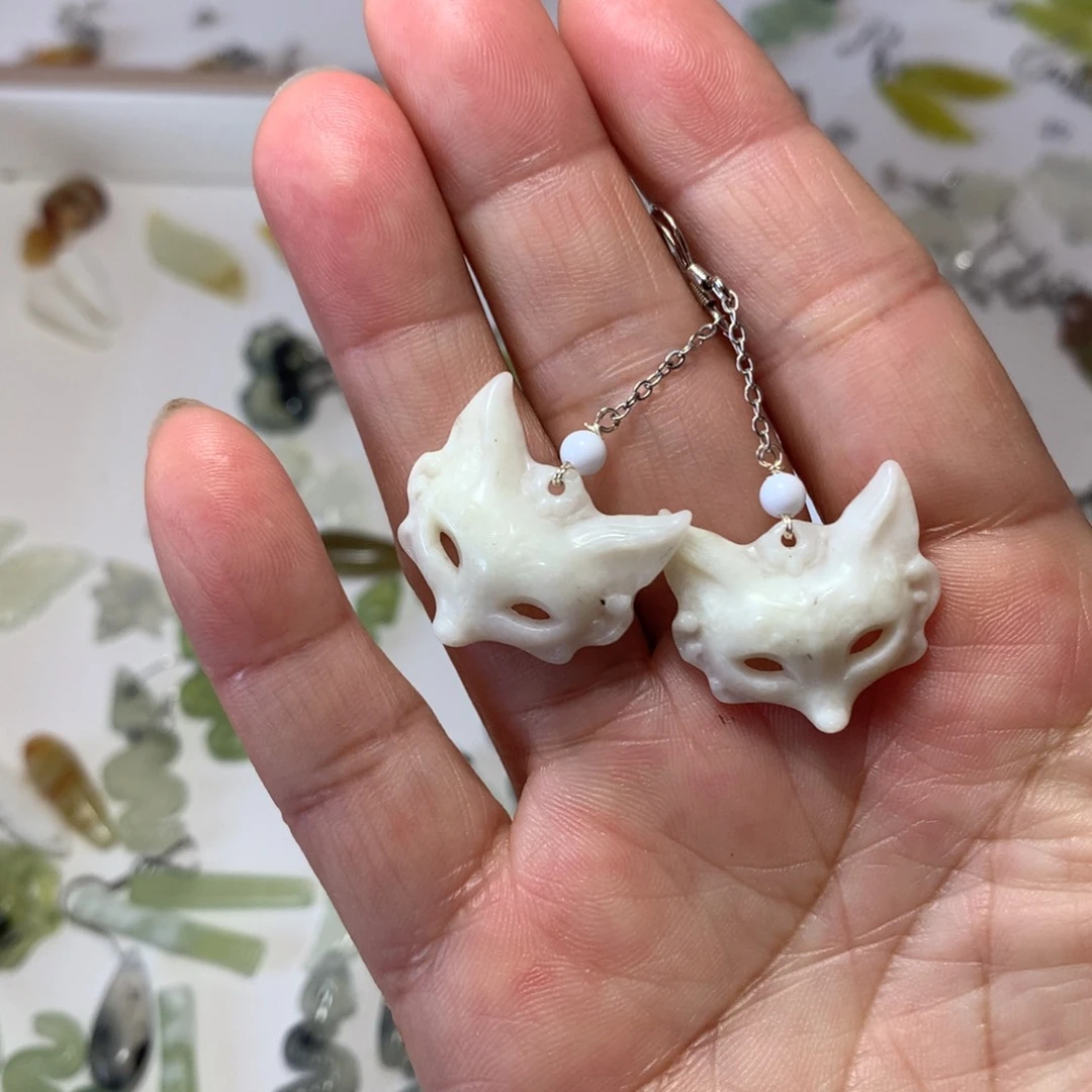 蛇纹石玉耳环未镶嵌