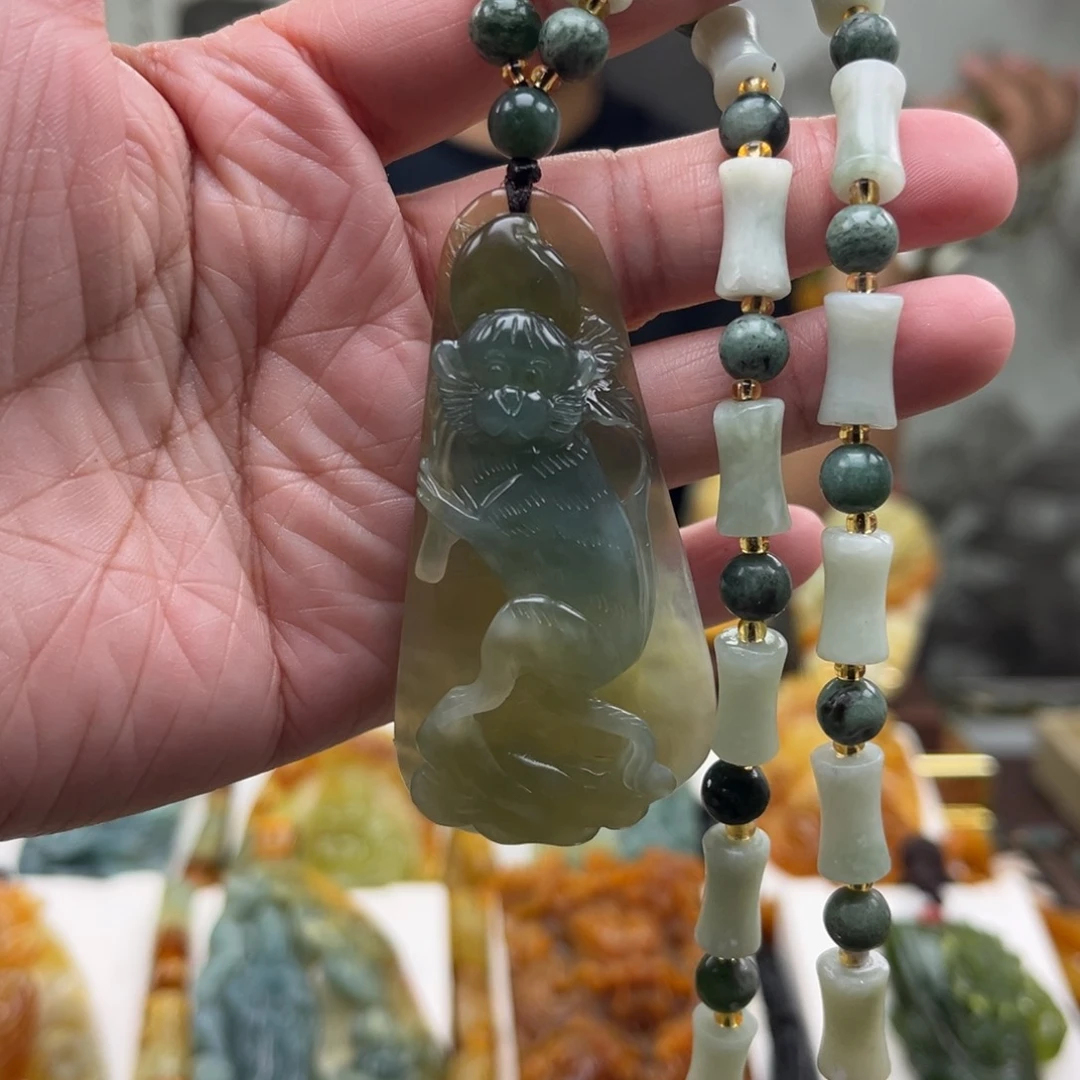 岫玉未镶嵌颈饰挂件