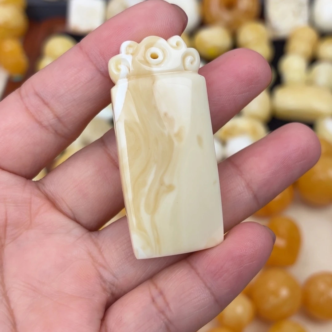 蜜蜡未镶嵌吊坠(不含链)如意牌