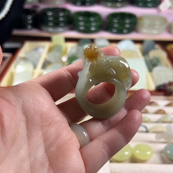 和田玉（糖玉）未镶嵌颈饰