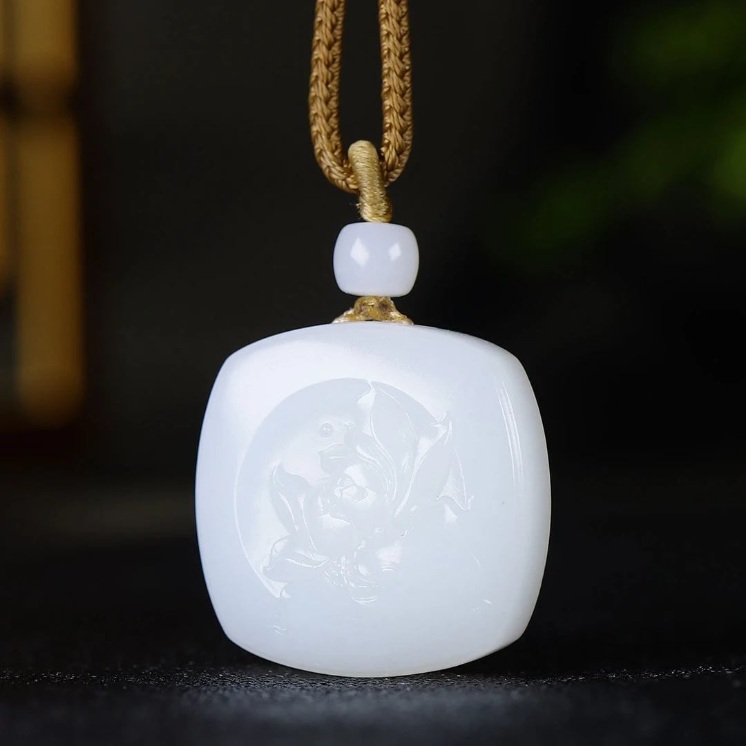 113078和田玉白玉莲花挂件