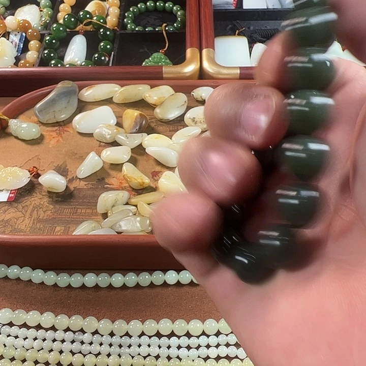 和田玉未镶嵌车挂