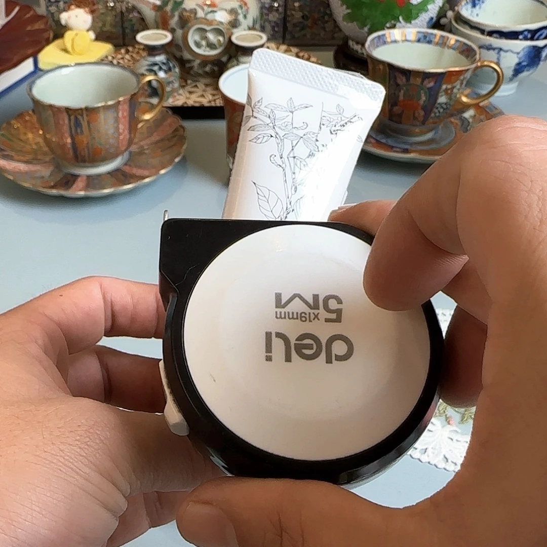 茶盏在家门口看到他穿红色