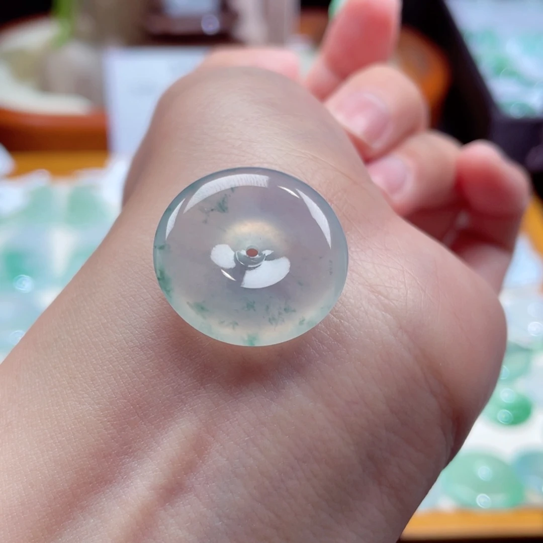 翡翠颈饰未镶嵌扣子