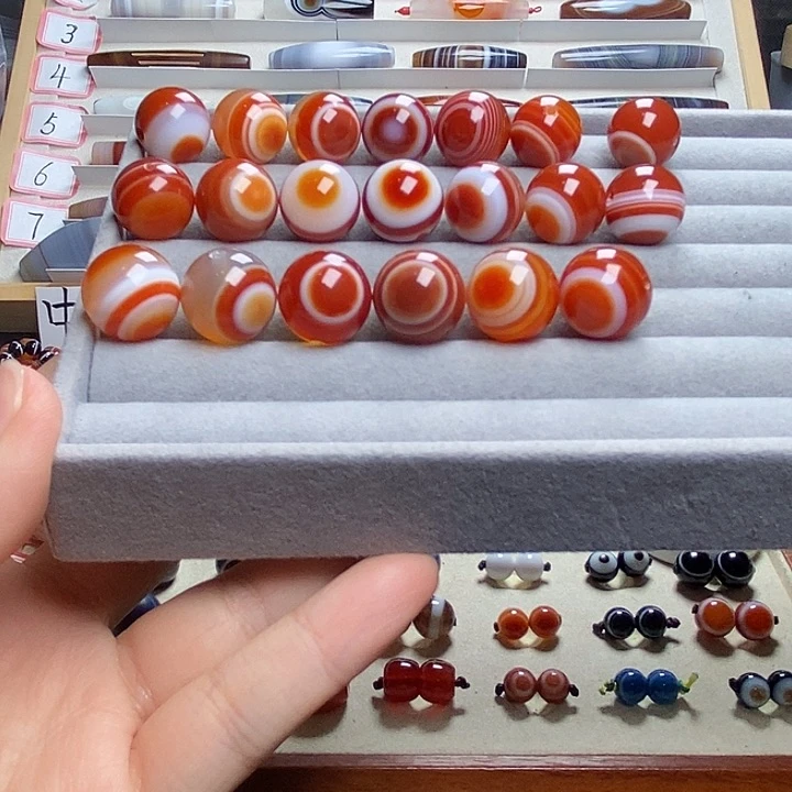 未镶嵌颈饰玛瑙/玉髓H****8