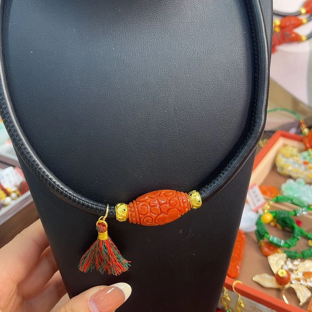 翡翠未镶嵌颈饰斜挎