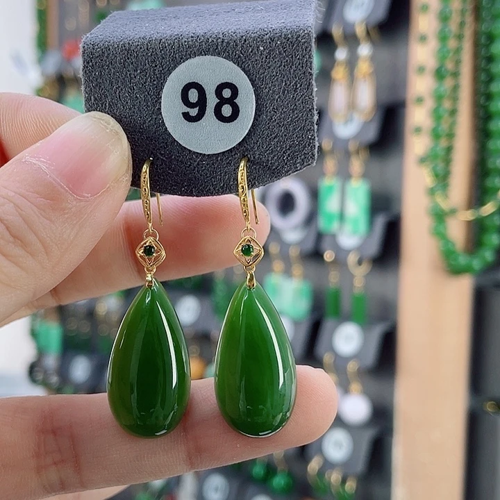 18K金镶嵌和田玉耳饰