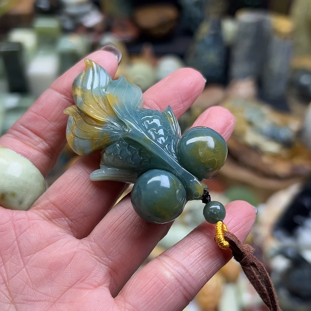 岫玉未镶嵌颈饰花玉兰金鱼有点纹