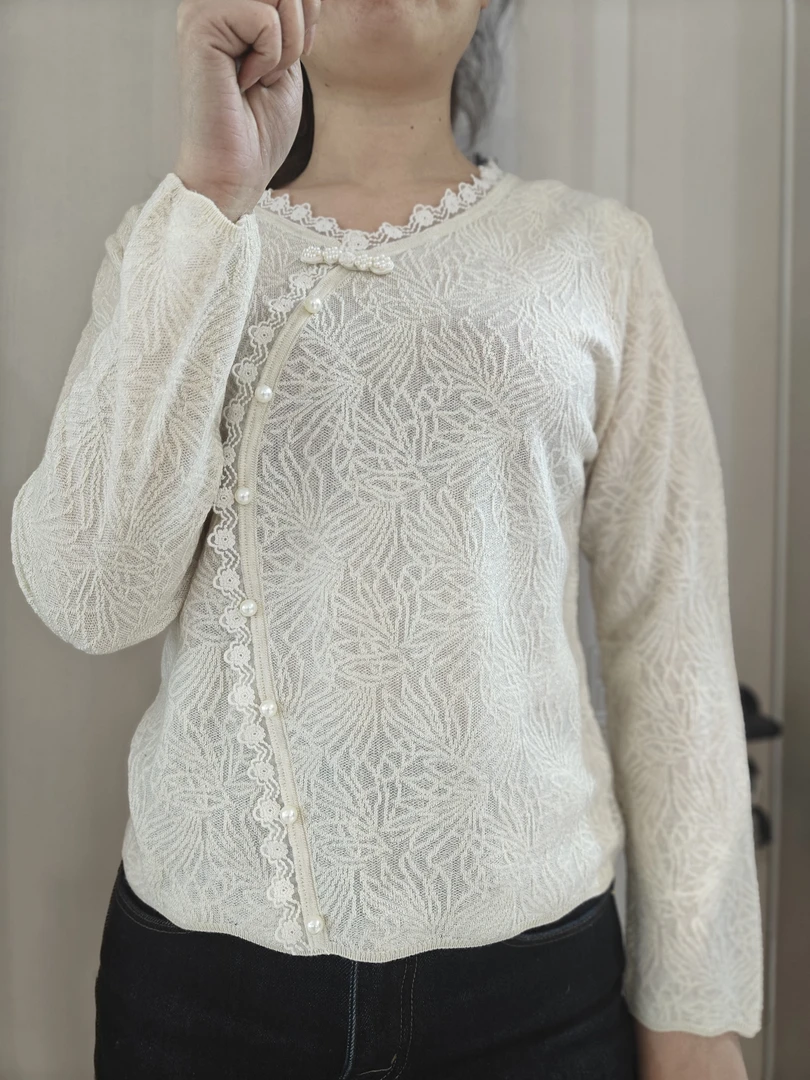 02  花边盘扣打底衫