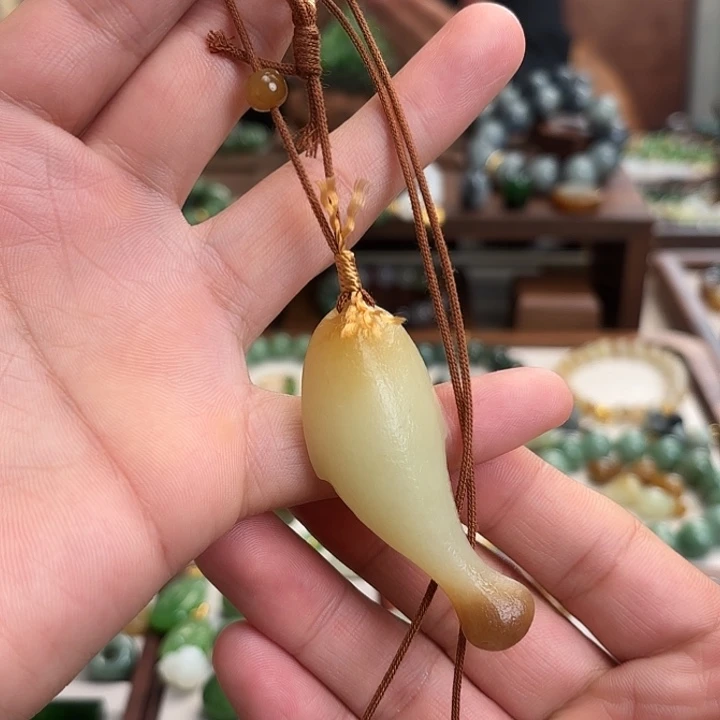 和田玉（糖玉）未镶嵌颈饰
