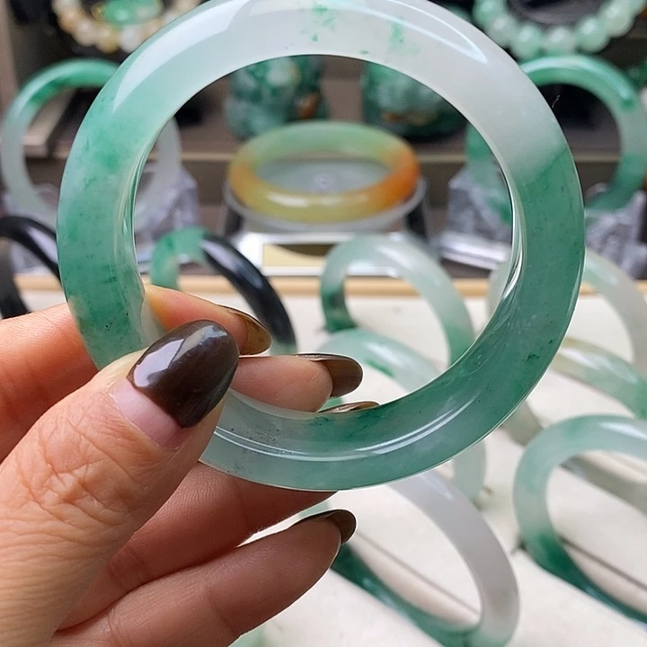 石英质玉（非洲翠）未镶嵌手镯