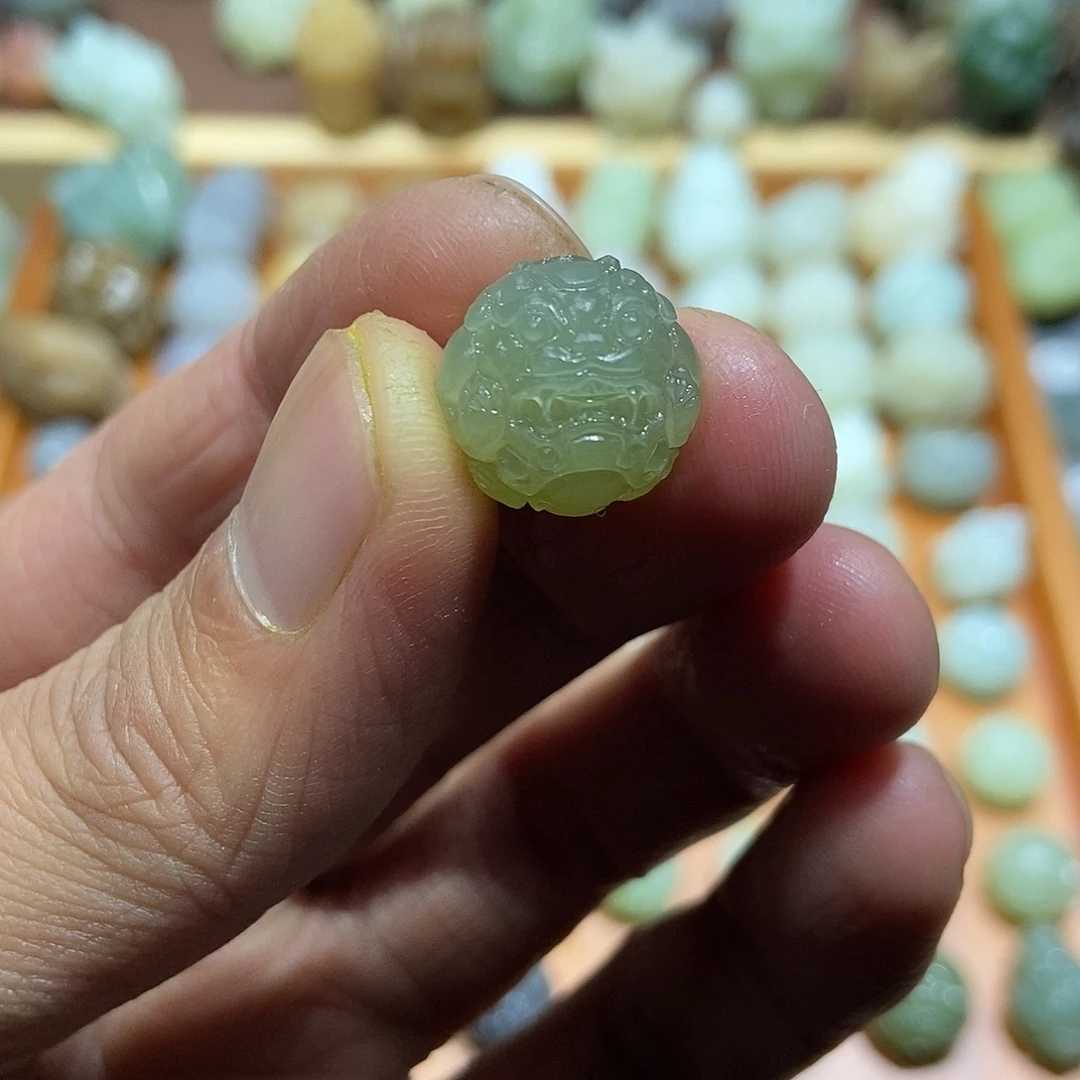 和田玉未镶嵌颈饰定制
