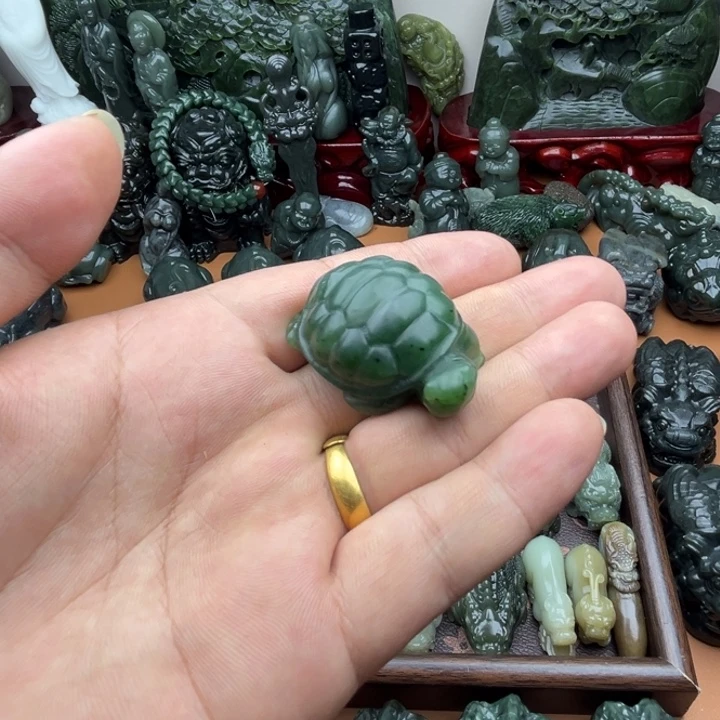 和田玉未镶嵌把件