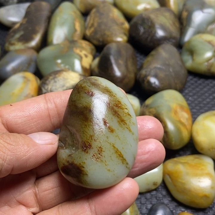 幸***安未镶嵌和田玉（糖玉）珠宝奇石