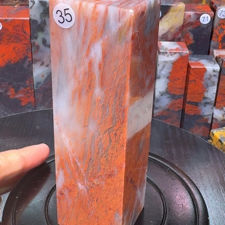 砖雕桂林鸡血玉工艺品