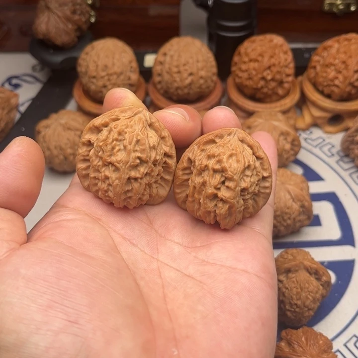 37尺寸全品有黄白狮子