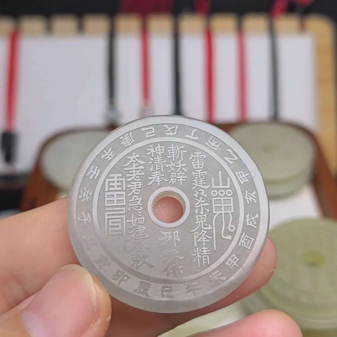 手***机蛇纹石玉未镶嵌颈饰